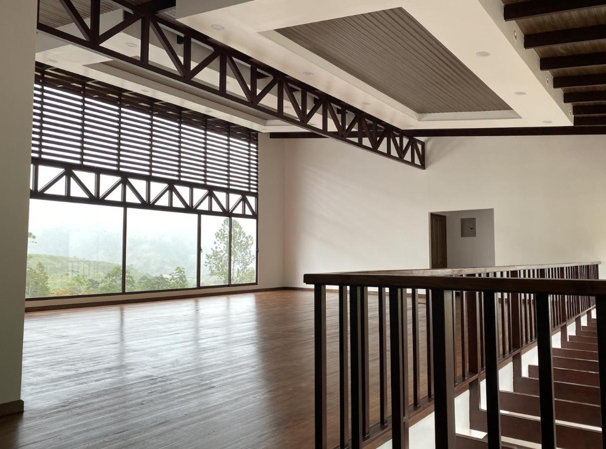 Arte De Plumas Birding Lodge Картаго Екстериор снимка