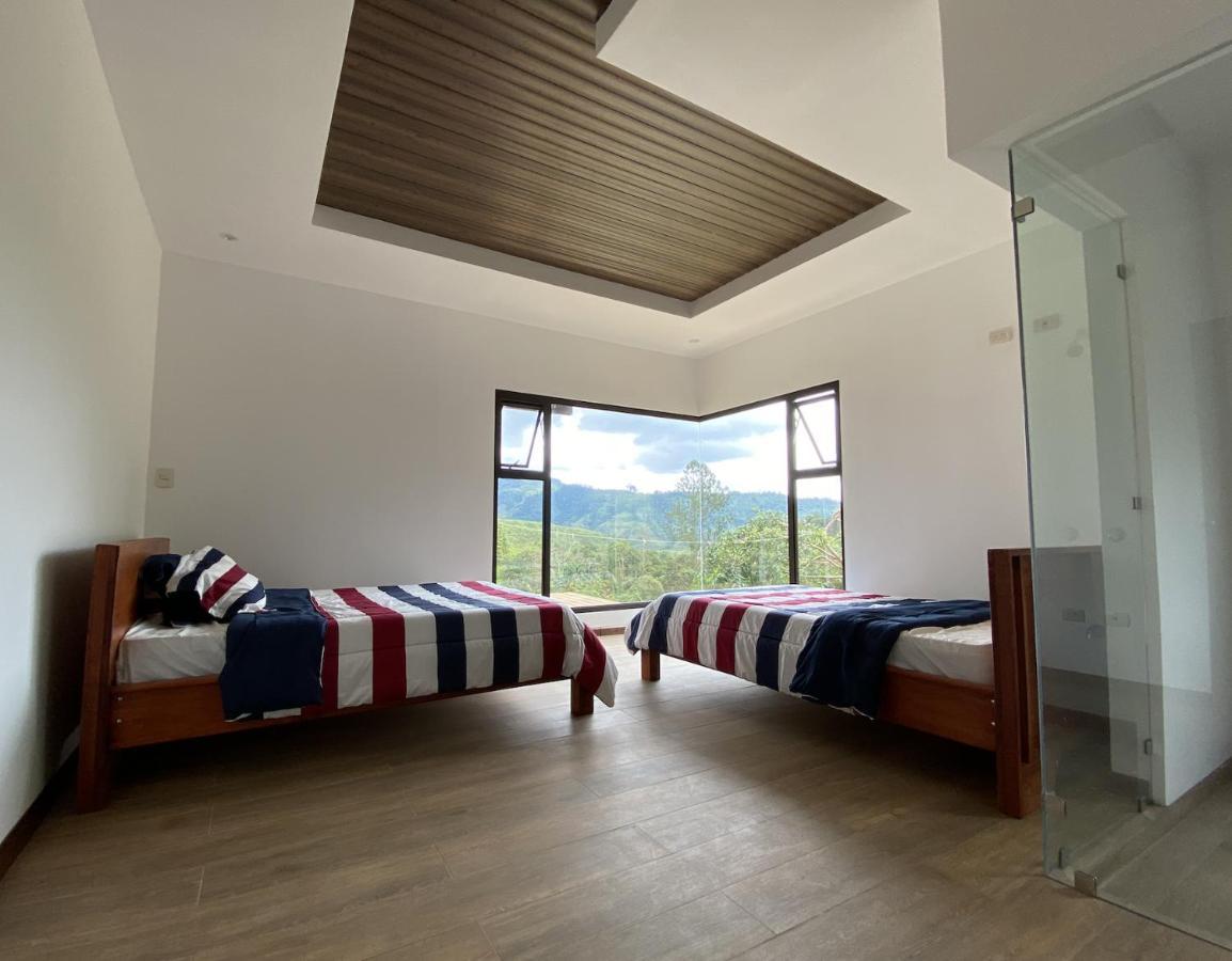 Arte De Plumas Birding Lodge Картаго Екстериор снимка