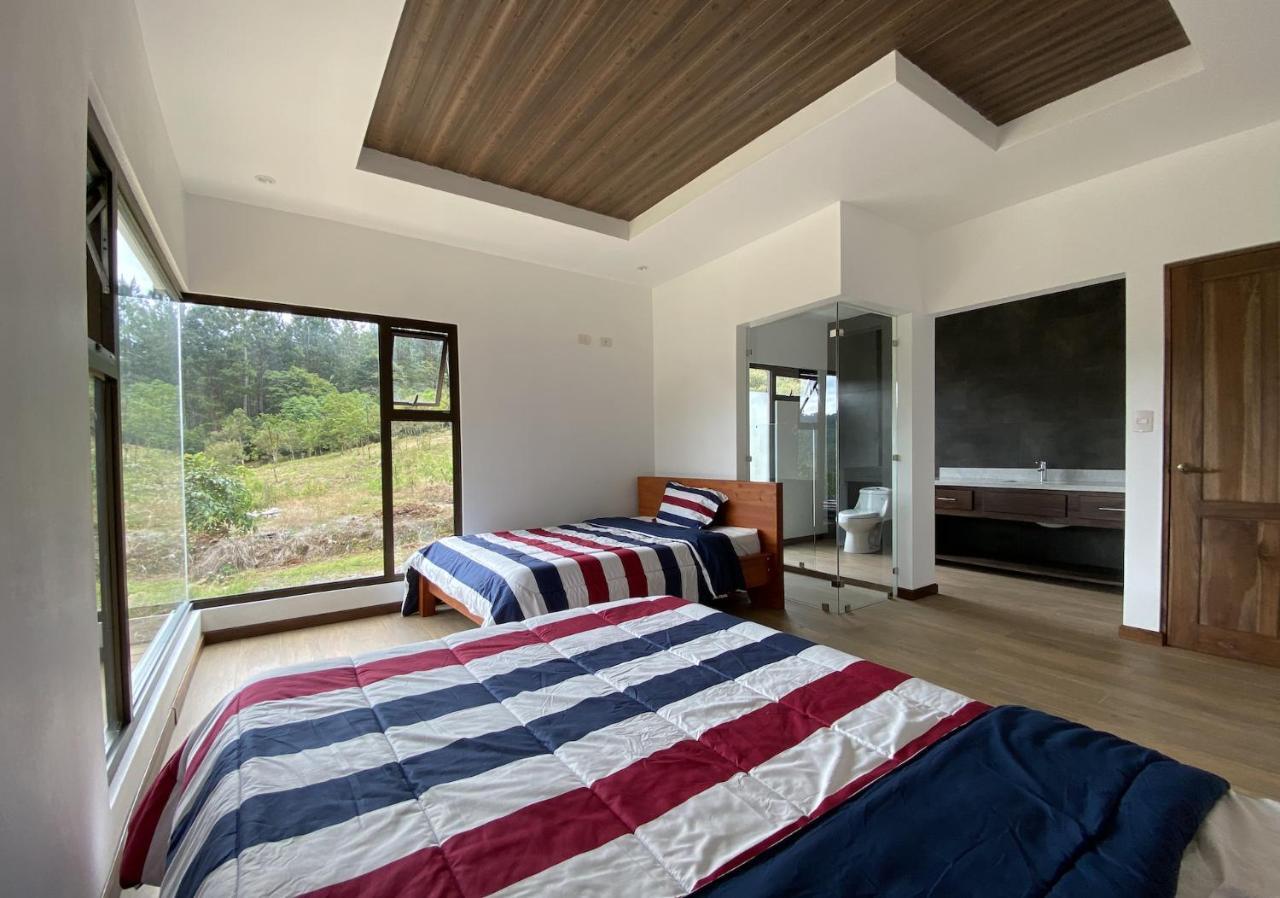 Arte De Plumas Birding Lodge Картаго Екстериор снимка